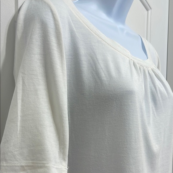 *5/$20* White Ruched Blouse - Picture 3 of 5